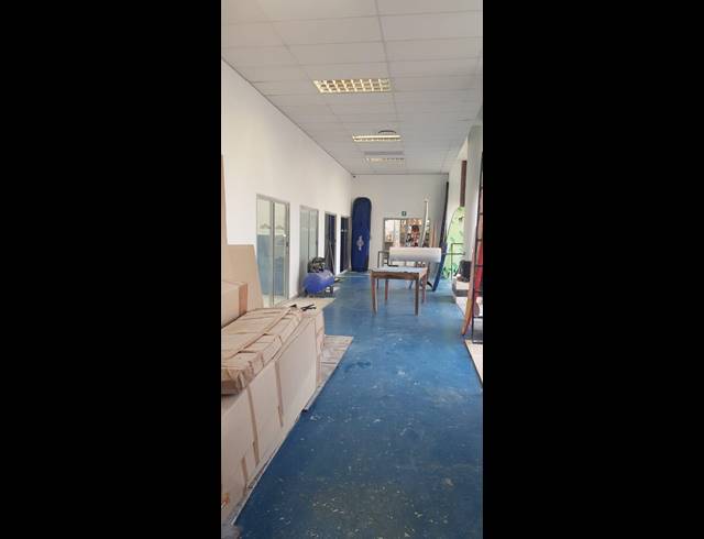 300M² SHOWROOM TO LET IN POINT WATERFRONT